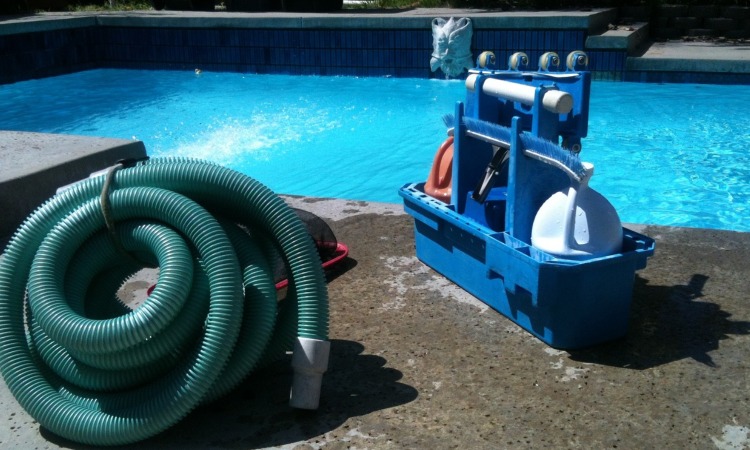 pool cleaning tools
